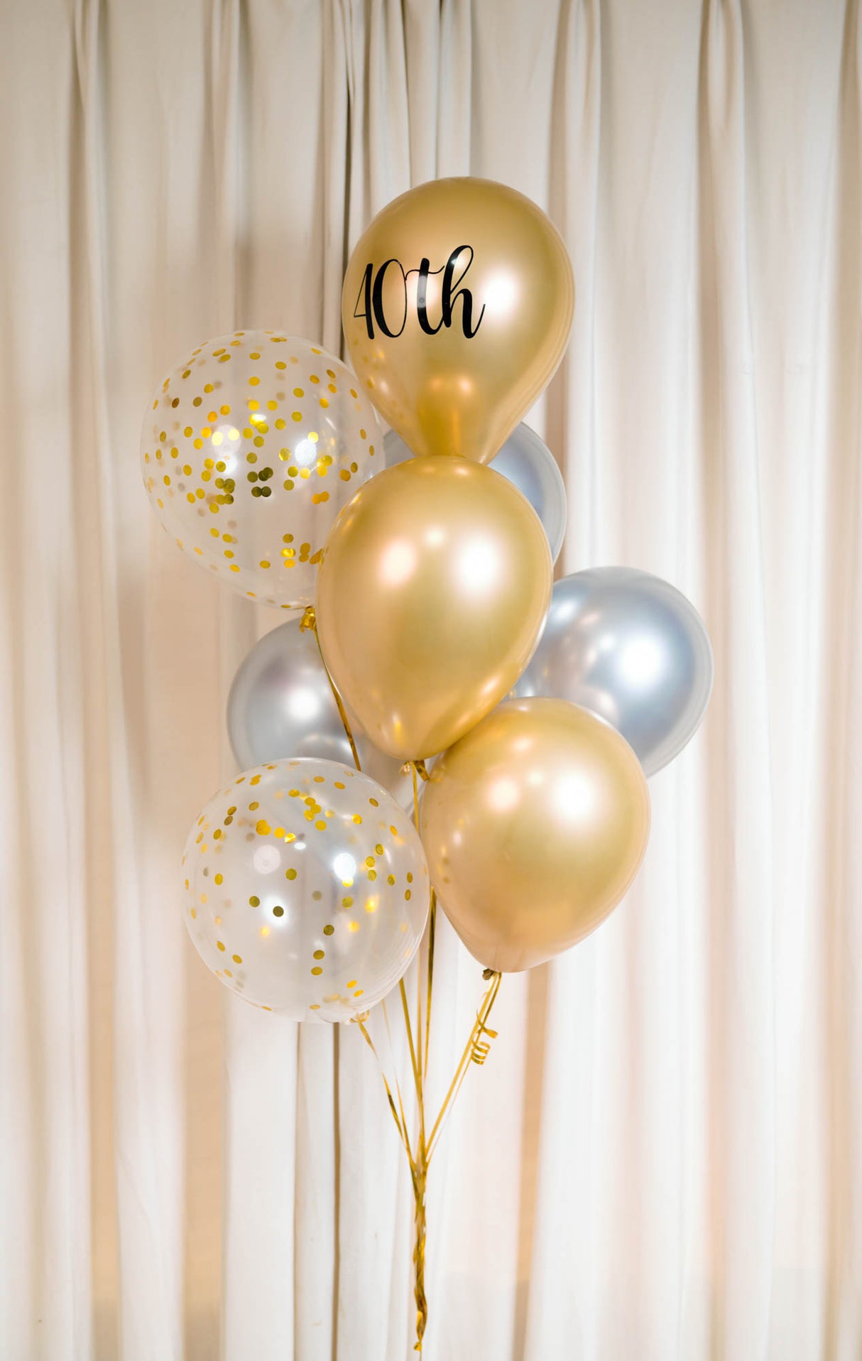 SKU-101017 Bunch of 6 Helium Balloons + 2 Confetti Balloons Bouquet Set
