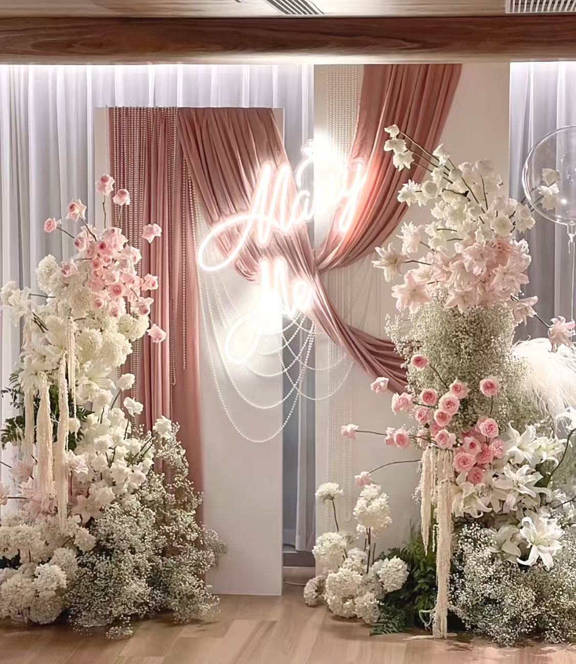 SKU-402004 Wedding Cloth Backdrop and Flowers Decorations