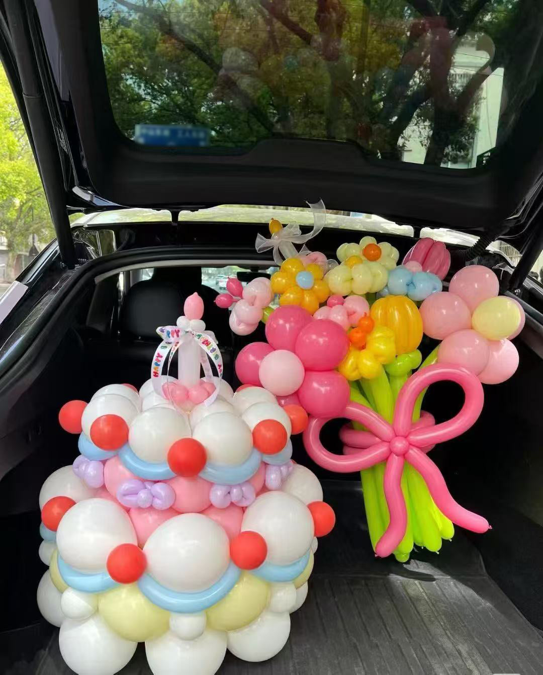 SKU-102050 Twisted Balloon Flowers Bouquet + Balloon Cake