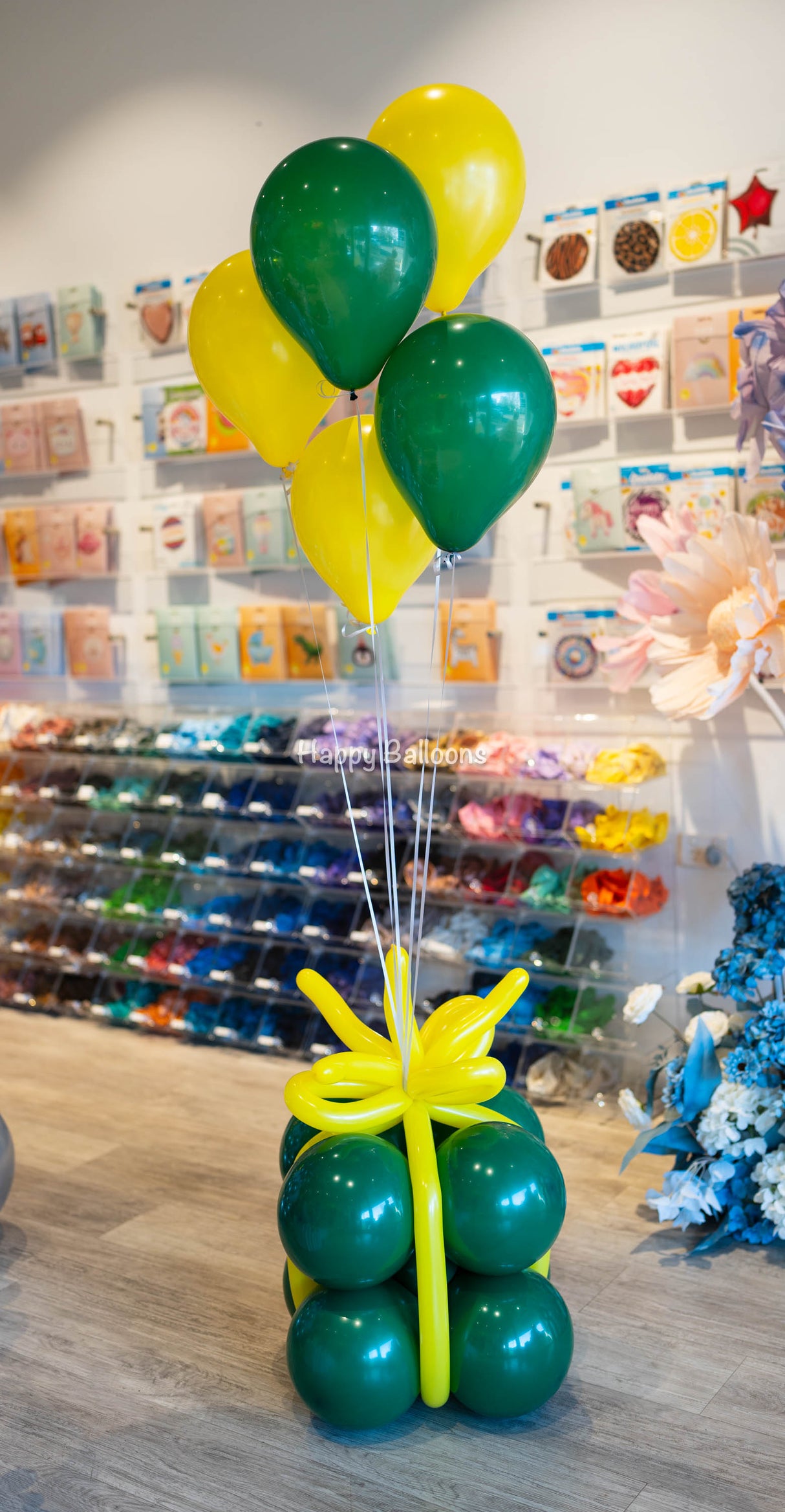 SKU-101022 Balloon Gift Box + 5 Helium Balloons Welcome Display