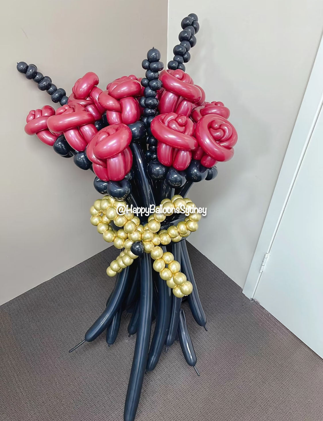 SKU-102037 Twisted Balloon Flowers Bouquet Roses